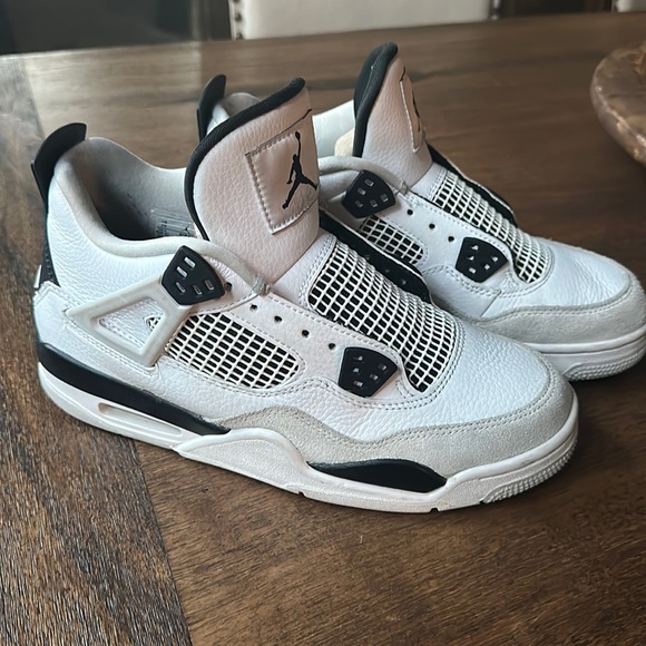Air Jordan 4 Retro (GS) - Picture 2 of 15